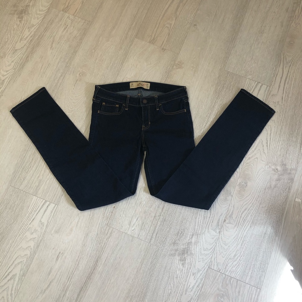 Very dark blue long jeans